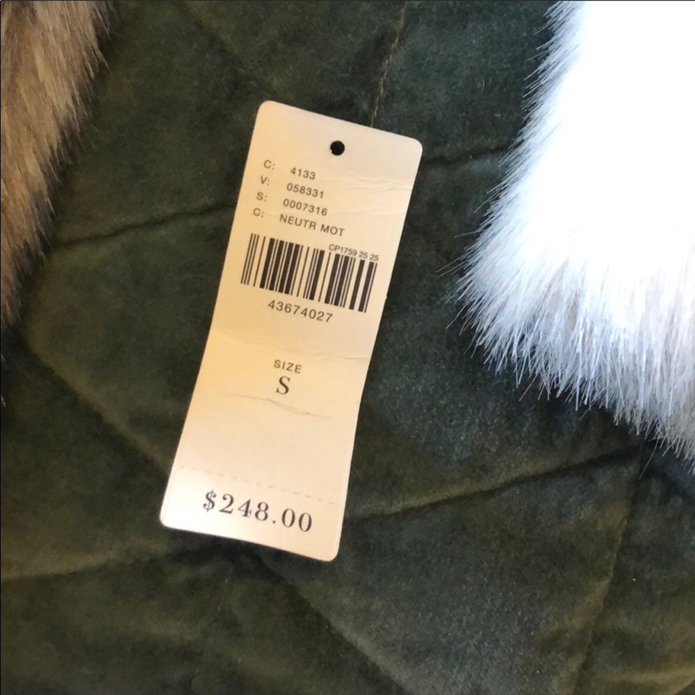NWT faux fur coat - Picture 2 of 3